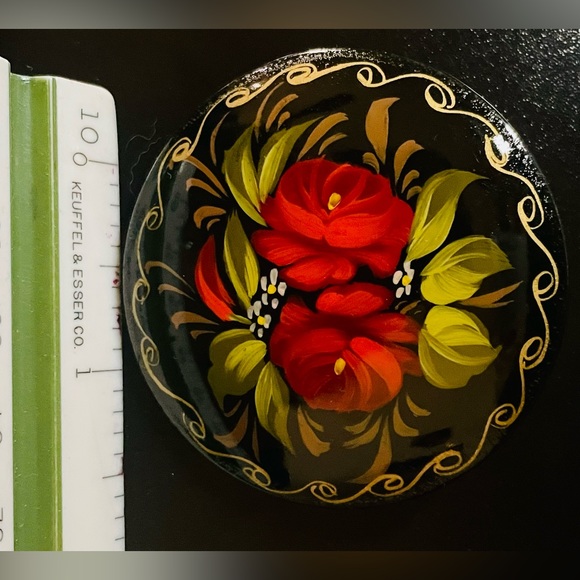 Russian Artisan Hand Painted Brooch - Picture 5 of 7